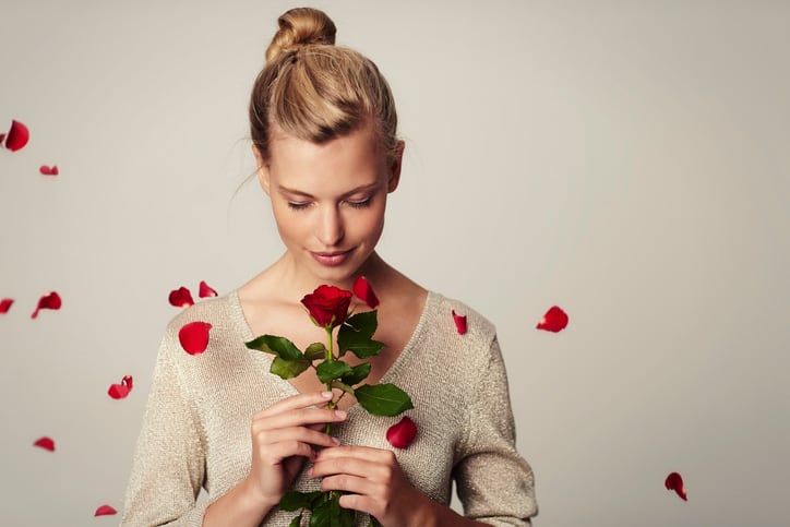 perfume_fragrance_scent_consumer_emotions_rose_flowers_marketing_formulation_emotional_sensory.jpg