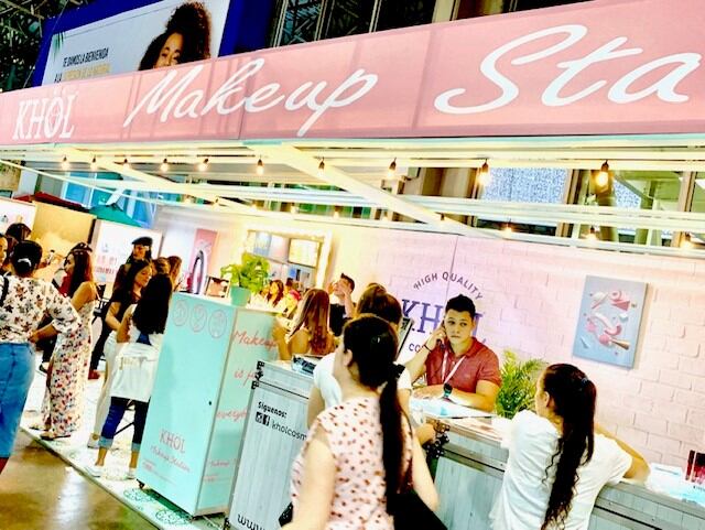 Kohl Cosmetics makes a splash