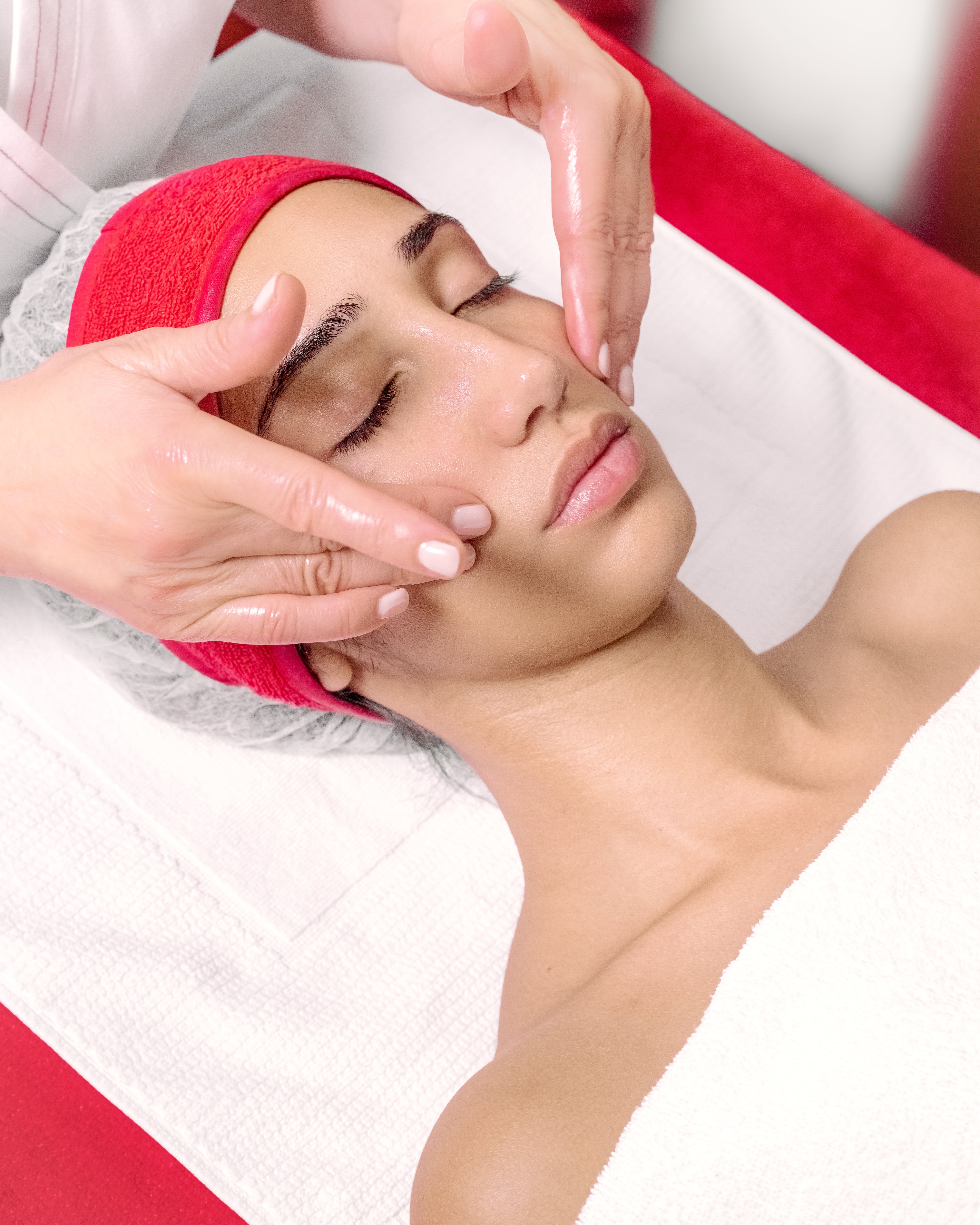 The professional skin care brand has designed a treatment especially for those living with life-limiting conditions and launched a special course for its therapists to provide the best care to these customers.