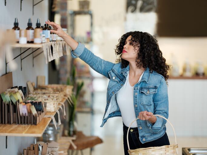 consumer_woman_shopping_beauty_cosmetics_personalcare_retail_sustainable_sustainability_green_packaging_Refill_eco_environment.jpg