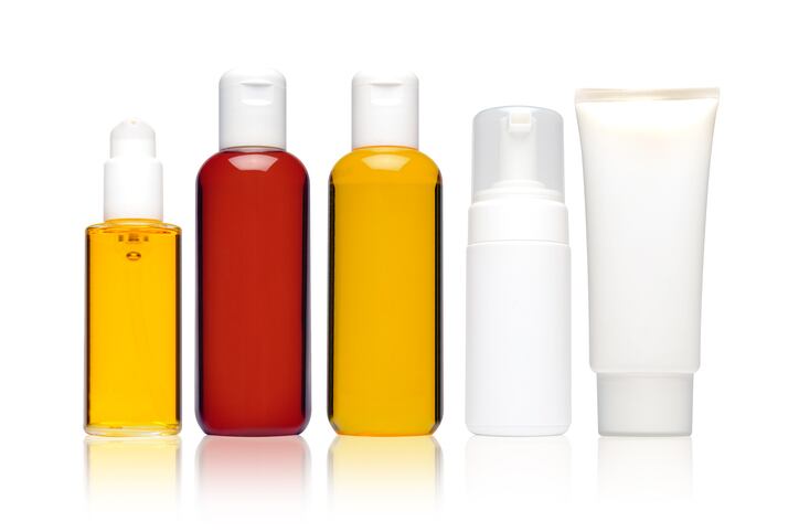 plastic_packaging_bottles_cosmetics_beauty_oils_shampoo_cream_recycling_recyclable_refills_sustainability_packaged_plastics.jpg