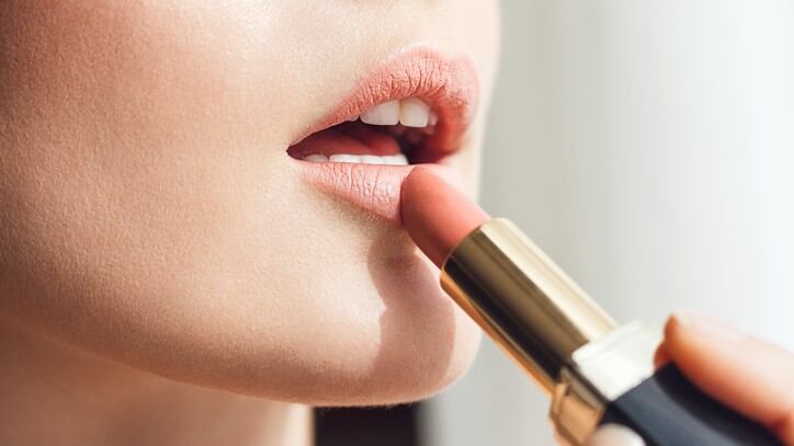 Thin red line: Kao study reveals data showing how lip shape changes with age