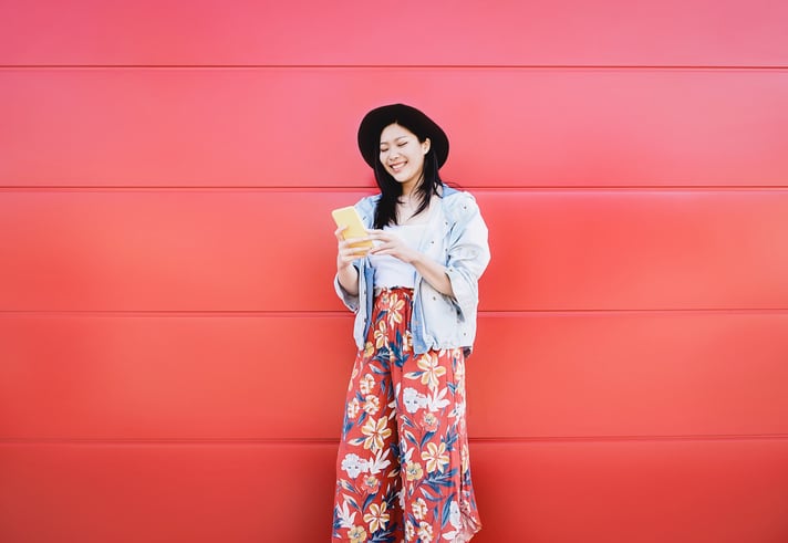 mobile_beauty_consumer_trends_retail_online_shopping_digital_tech.jpg