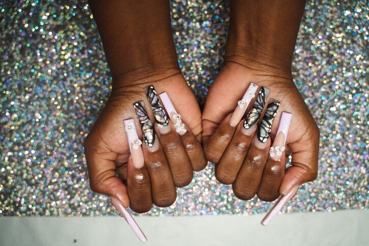 New study shows nail acrylates are “potent allergens” that cause ACD