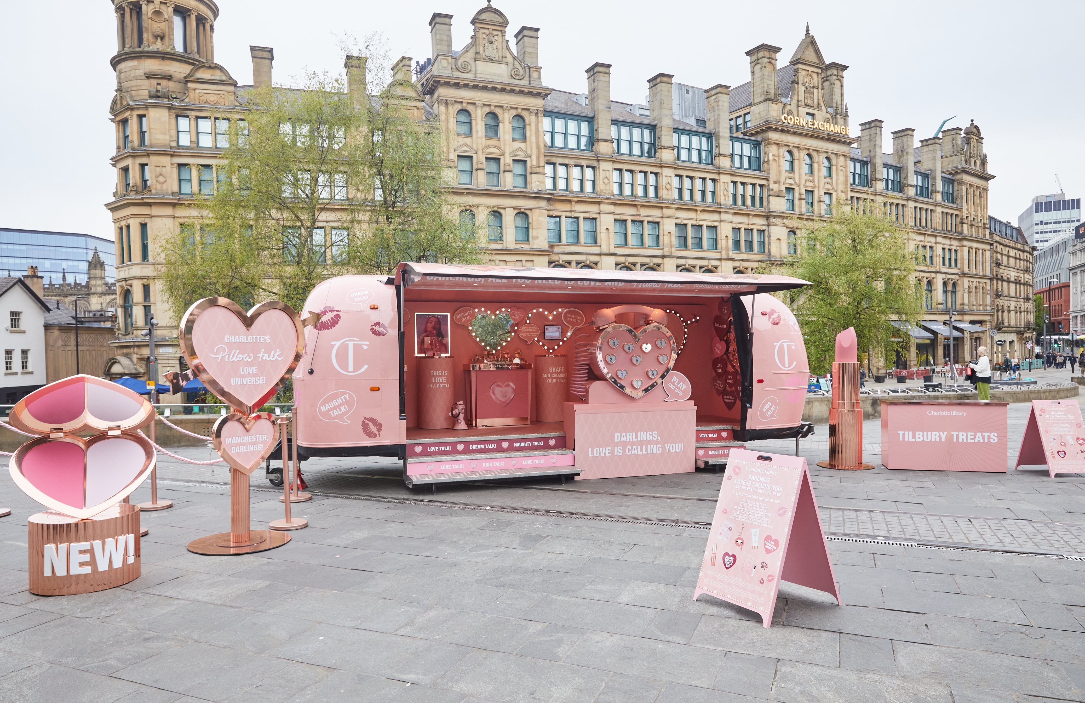 Charlotte Tilbury - Pillow Talk Love Universe popup trends