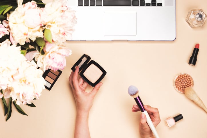 online_digital_beauty_ecommerce_D2C_social_computer_laptop_makeup_skincare_consumer_shopping_purchasing_trends.jpg