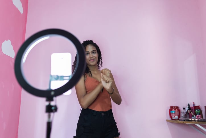 TikTok_Instagram_Facebook_influencer_creator_online_digital_socialmedia_social_commerce_model_woman_girl_creation_content.jpg