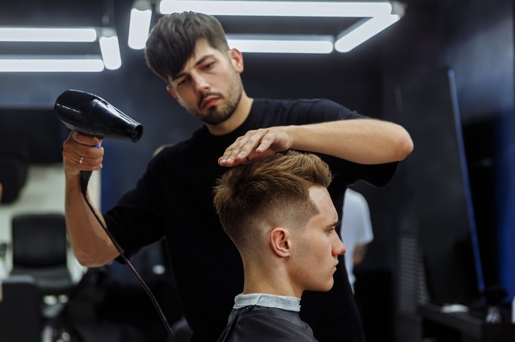 L'Oréal develops Back to Business support guide for British salons