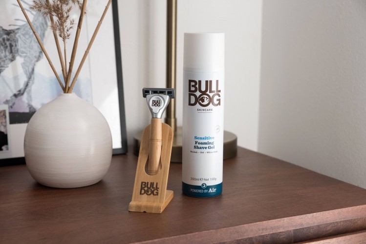 Bulldog Skincare's Sensitive Bamboo Razor incorporates a baobab oil lubrication strip and pivoting steel blade design to avoid irritation (Image: Bulldog Skincare)
