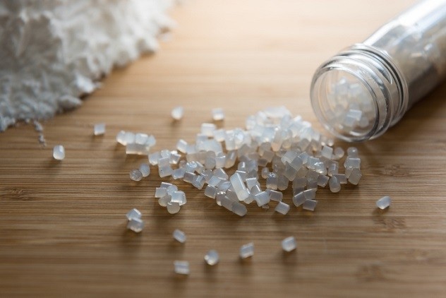 bioplastic pellets made from starch	 © Getty Images \ (Pawarun)
