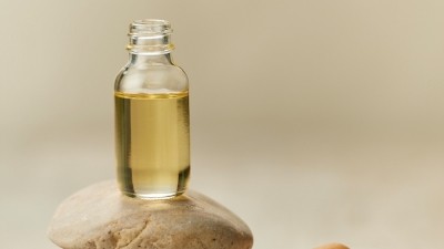 Quintis has confirmed in vitro findings that sandalwood oil is more protective than vitamin E against blue light damage. [Quintis]