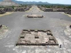This shows the Avenue of the Dead City of Teotihuacan. (Credit: Hector García)